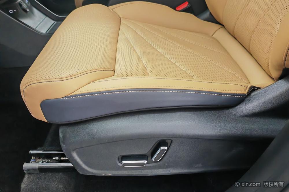 GEELY Boyue L 2023 car image #17