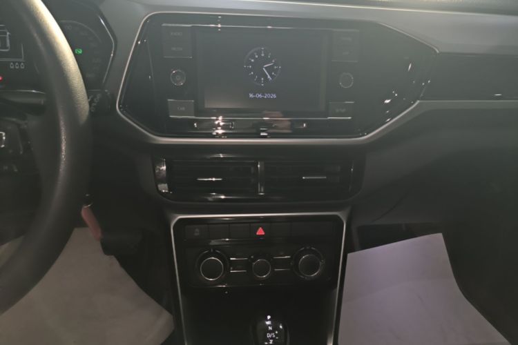 Volkswagen T-Cross 2020 #13 Volkswagen T-Cross 2020 car image #13