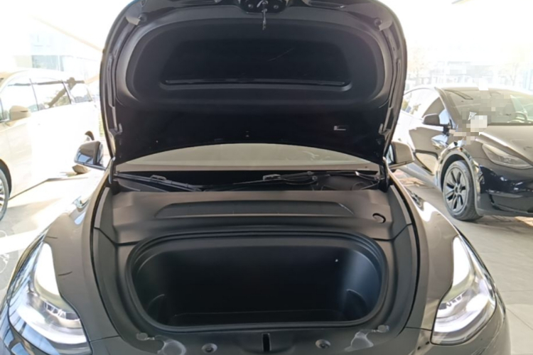 Tesla Model Y 2023 #20 Tesla Model Y 2023 car image #20