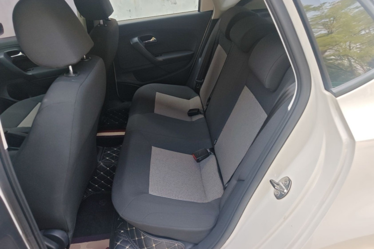 Volkswagen Polo 2016 car image #13