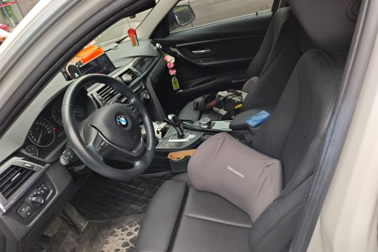 BMW 3 Series 2019 image de voiture #19