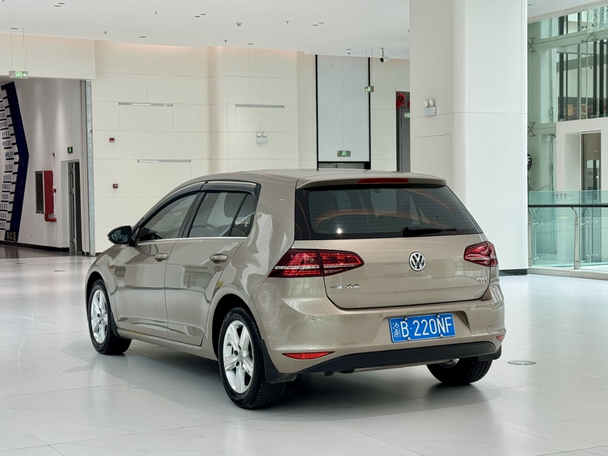 Volkswagen Golf 2017 car image #6