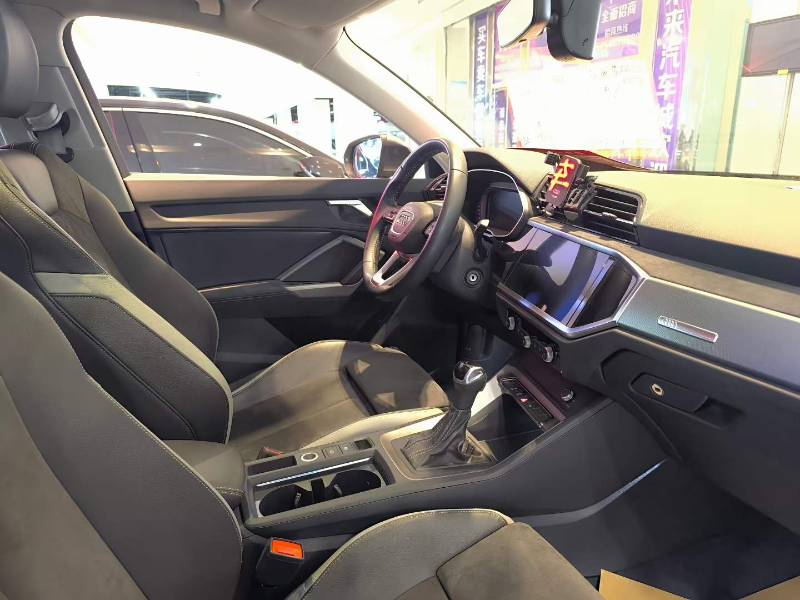 Audi Q3 2020 car image #6
