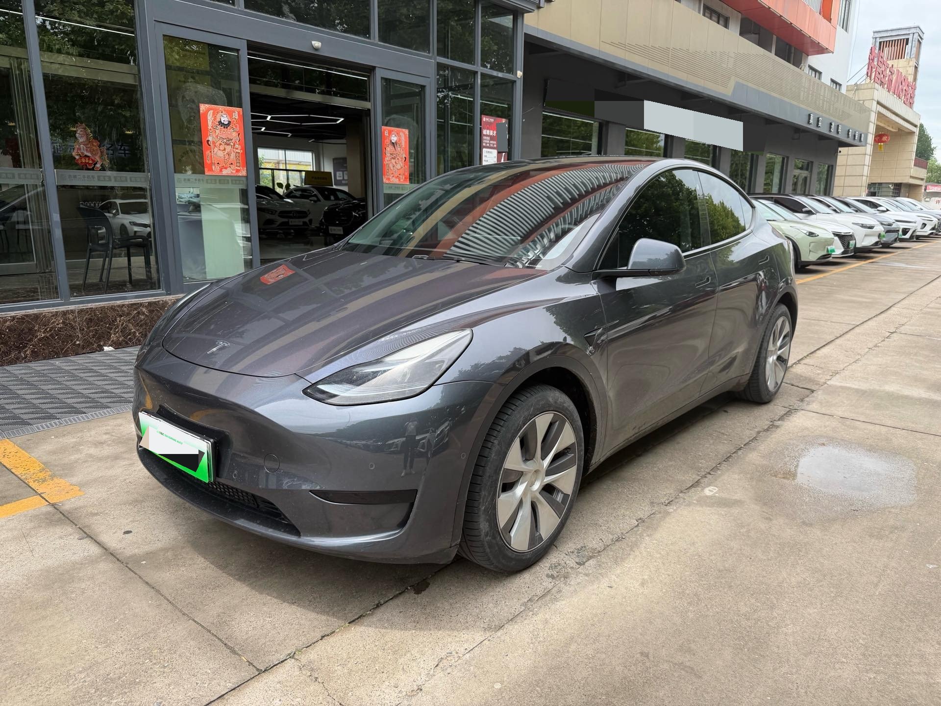 Tesla Model Y 2023 car image 