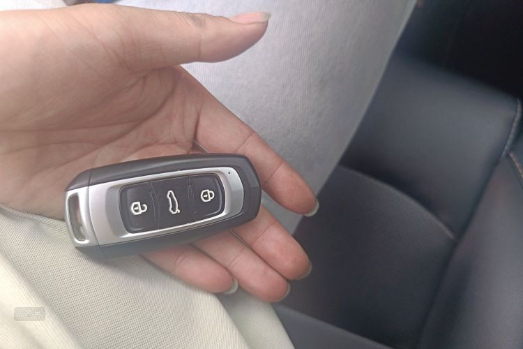 GEELY Emgrand 2019 car image #10