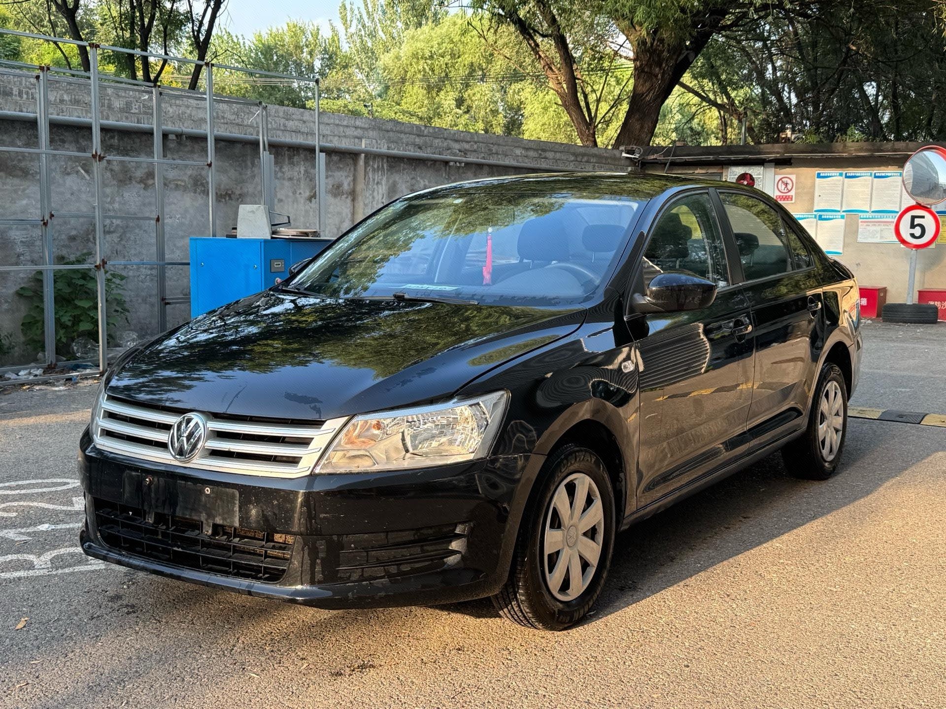 Volkswagen Santana 2015 car image 