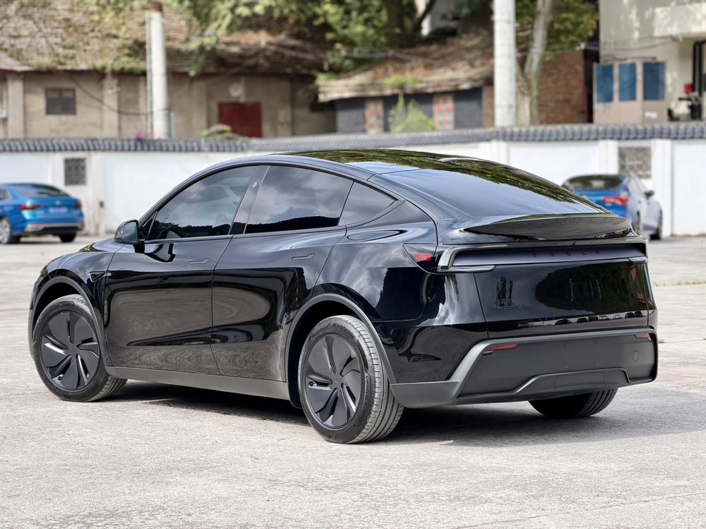 Tesla Model Y 2026 #3 Tesla Model Y 2026 car image #3