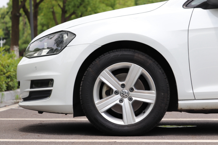 Volkswagen Golf 2017 car image #7