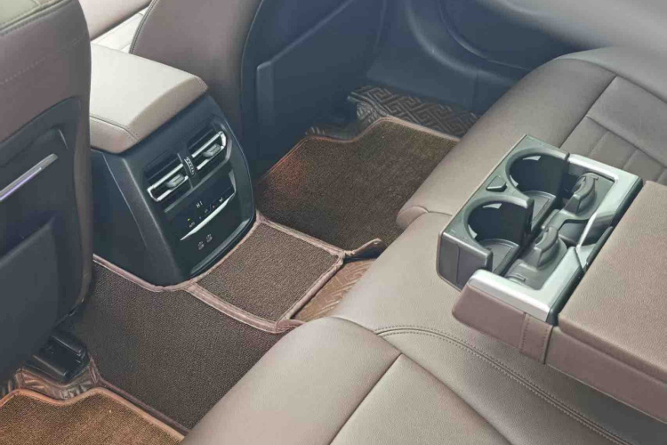 BMW 3 Series 2020 car image #18