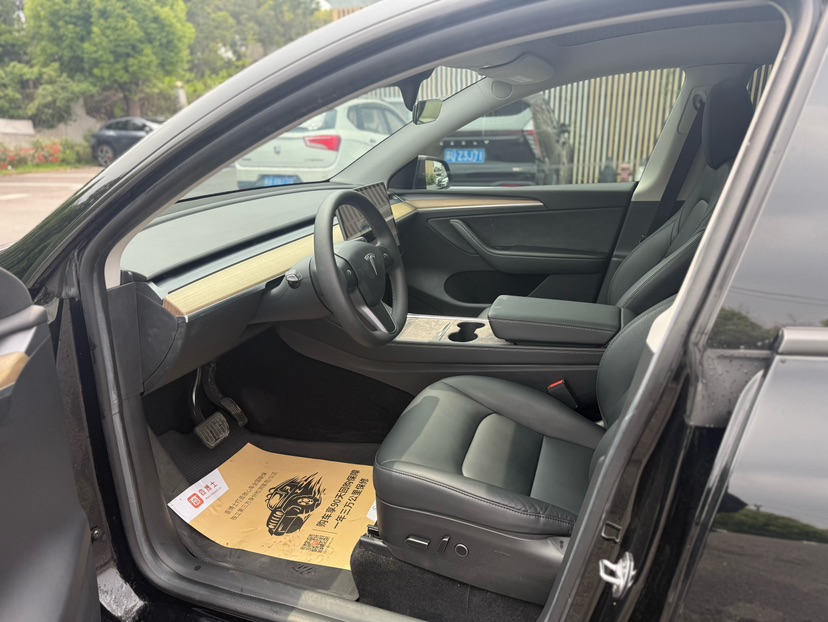 Tesla Model Y 2023 #4 Tesla Model Y 2023 car image #4