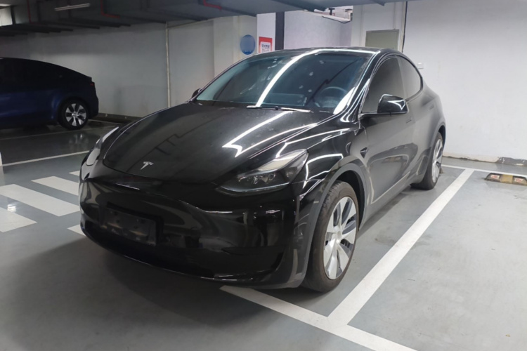 Tesla Model Y 2023 car image #2