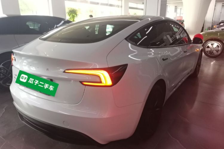 Tesla Model 3 2025 car image #7