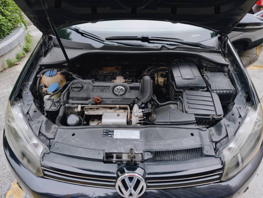 Volkswagen Golf 2010 car image #10