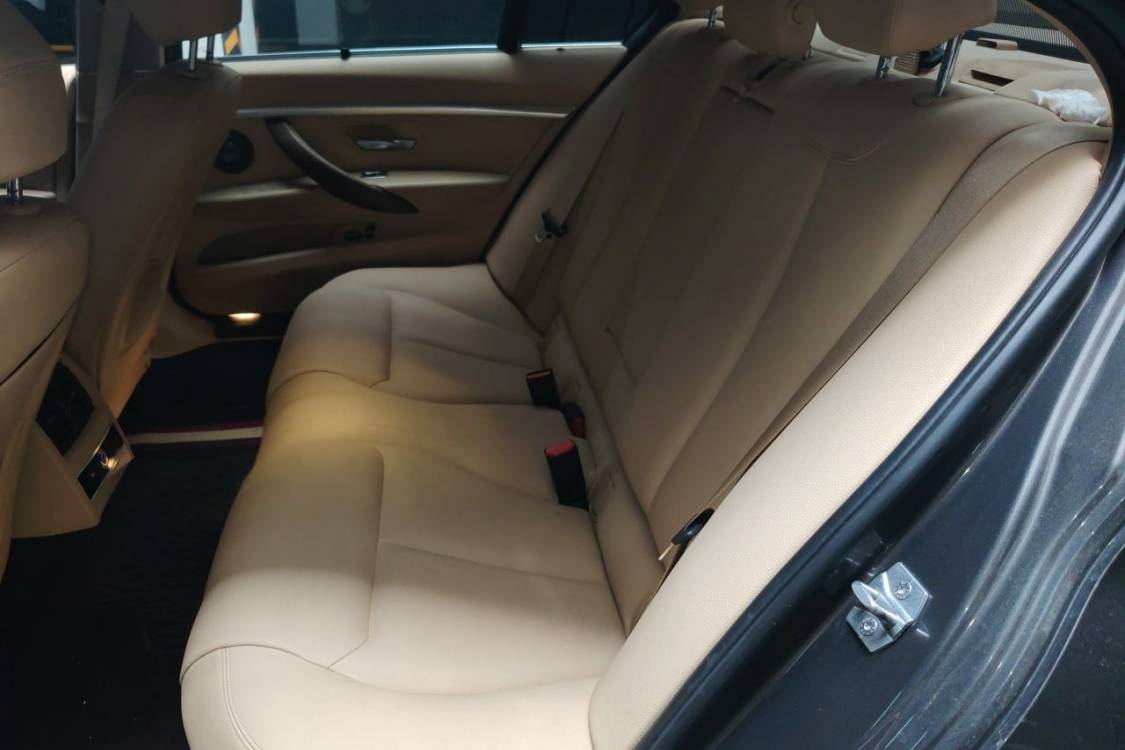 BMW 3 Series 2012 car image #19