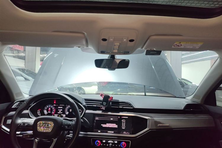 Audi Q3 2023 car image #18