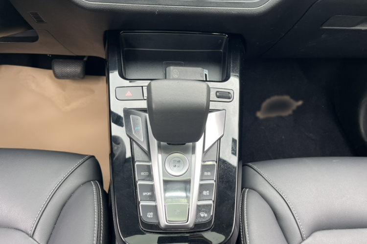BYD Yuan New Energy 2019 immagine di auto #21