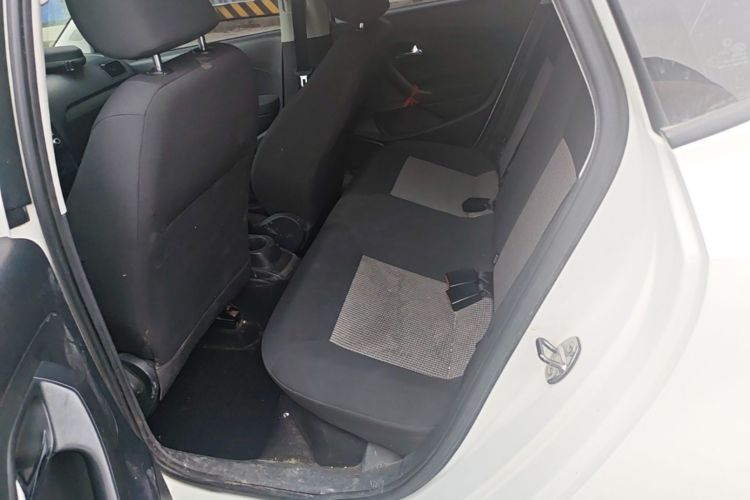 Volkswagen Polo 2017 car image #17