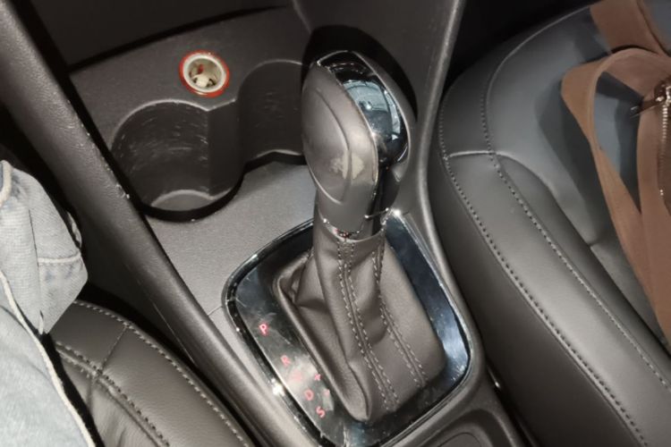 Volkswagen Polo 2015 car image #14