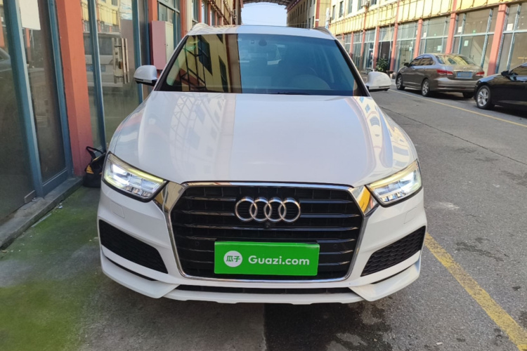 Audi Q3 2019 car image #3