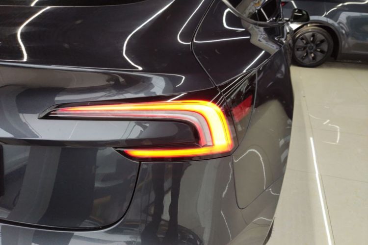 Tesla Model 3 2024 car image #8