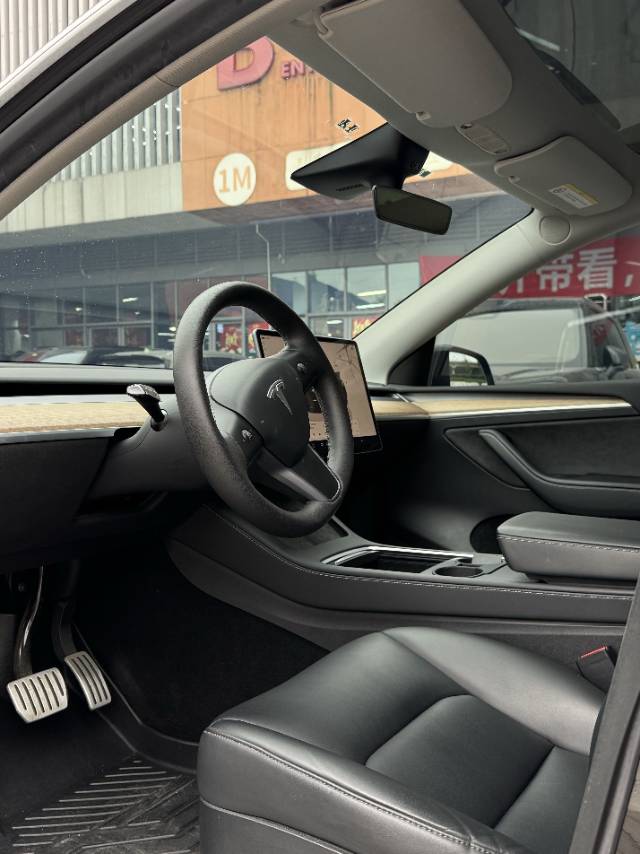 Tesla Model Y 2022 #4 Tesla Model Y 2022 car image #4