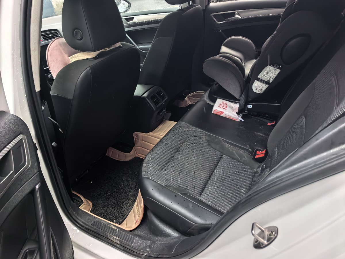 Volkswagen Golf 2020 car image #6