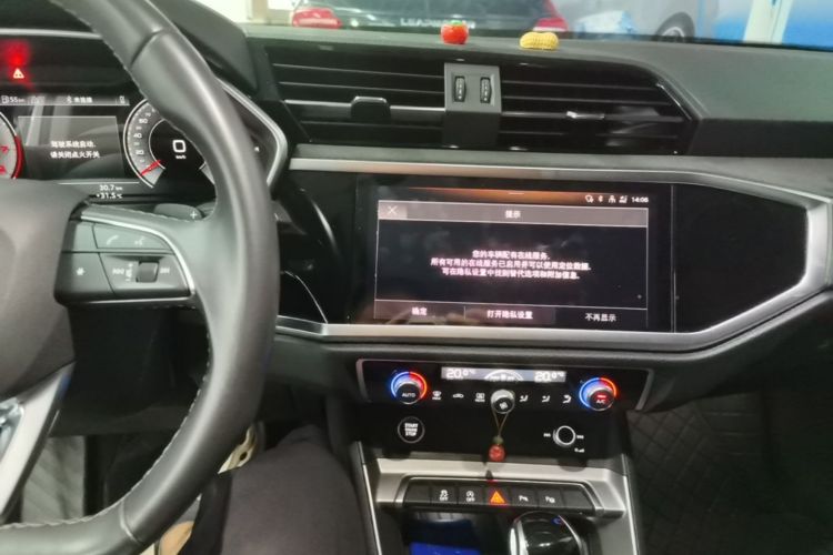 Audi Q3 2023 car image #13