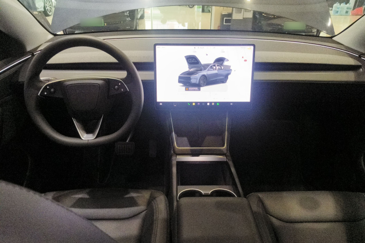 Tesla Model Y 2025 #10 Tesla Model Y 2025 car image #10