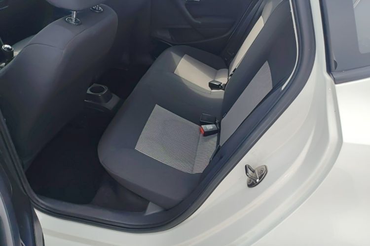 Volkswagen Polo 2016 car image #17
