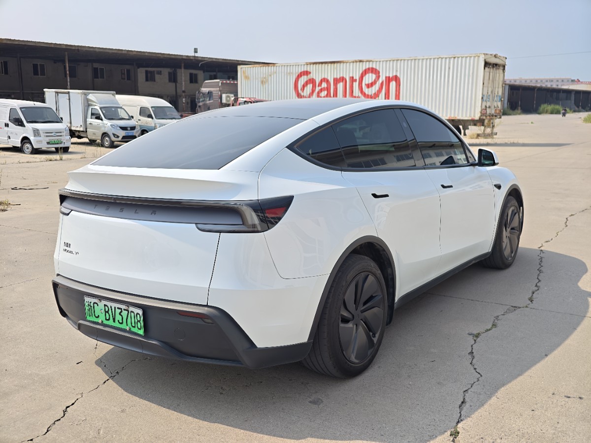 Tesla Model Y 2026 car image #9
