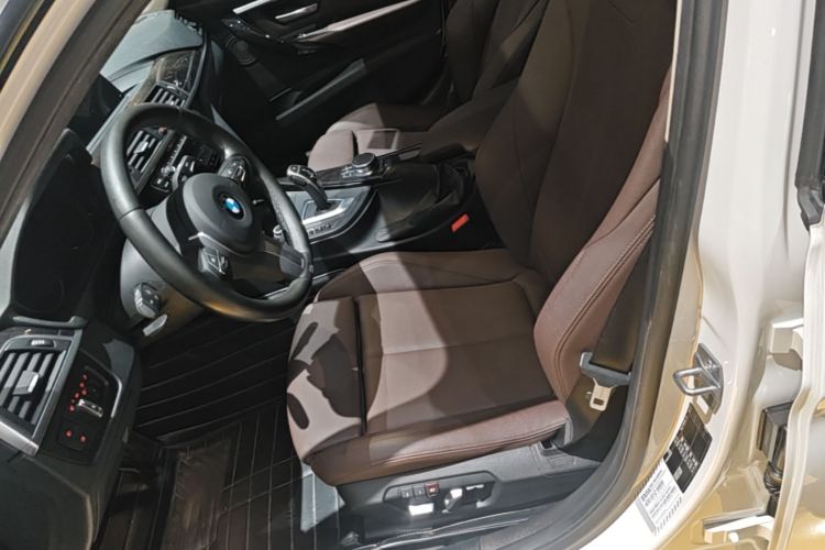 BMW 3 Series 2019 car image #15