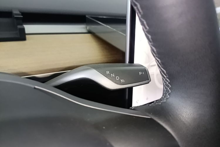 Tesla Model Y 2021 #14 Tesla Model Y 2021 car image #14