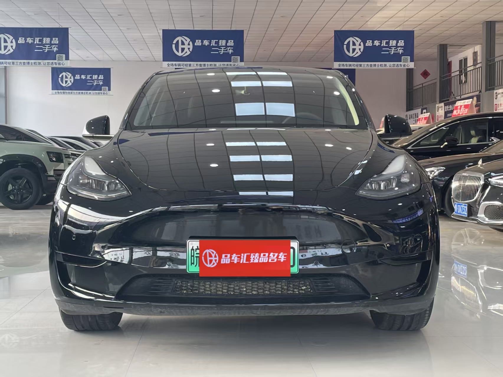 Tesla Model Y 2023 car image #2