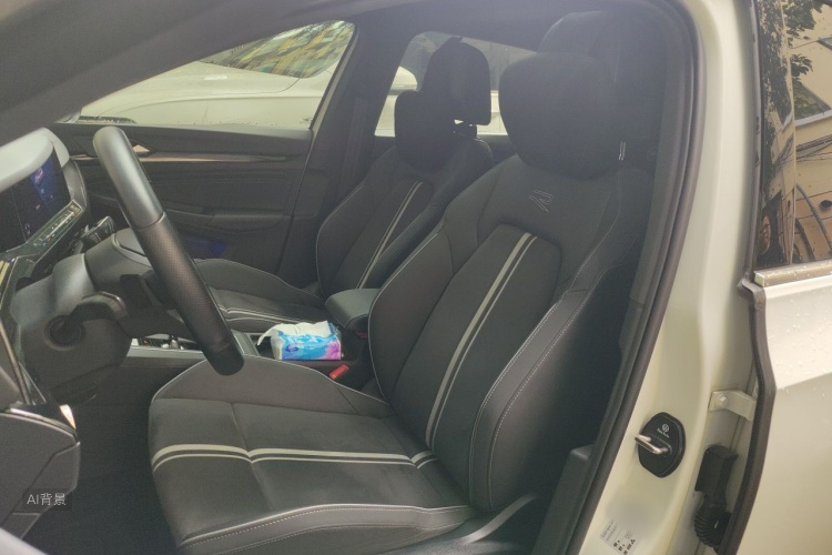 Volkswagen Golf 2021 car image #17
