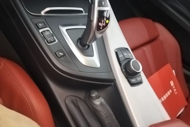 BMW 3 Series 2018 car image #14