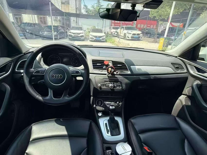 Audi Q3 2017 car image #7