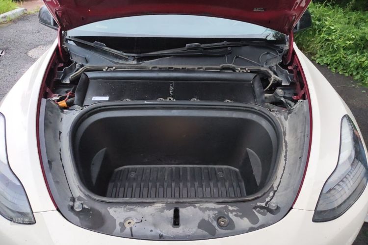 Tesla Model Y 2021 car image #22
