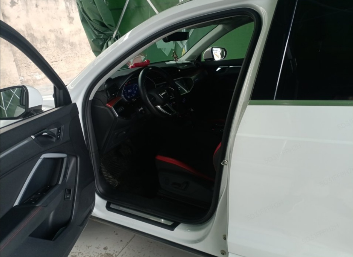 Audi Q3 2022 car image #5