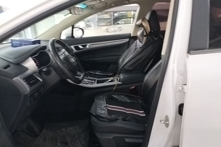 GEELY Emgrand GS 2019 car image #15