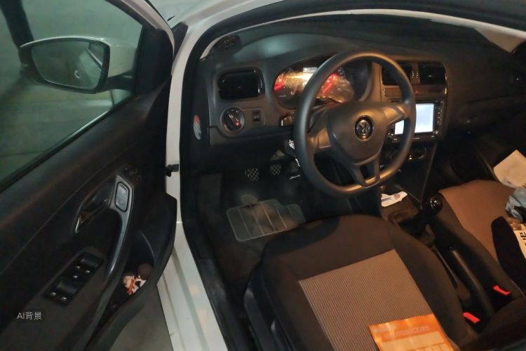 Volkswagen Polo 2015 car image #18
