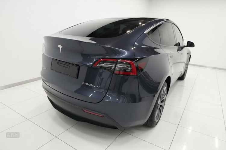 Tesla Model Y 2024 #7 Tesla Model Y 2024 car image #7