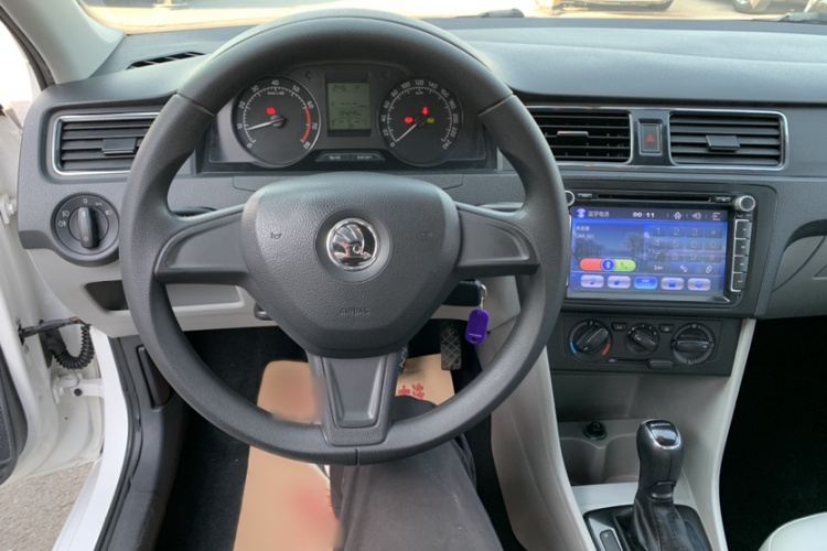 Skoda Rapid 2015 #11 Skoda Rapid 2015 image de voiture #11