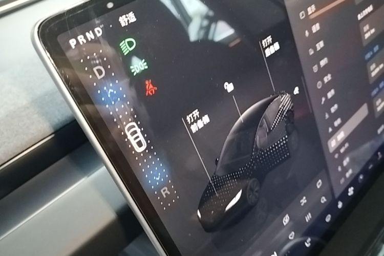Tesla Model 3 2025 immagine di auto #14