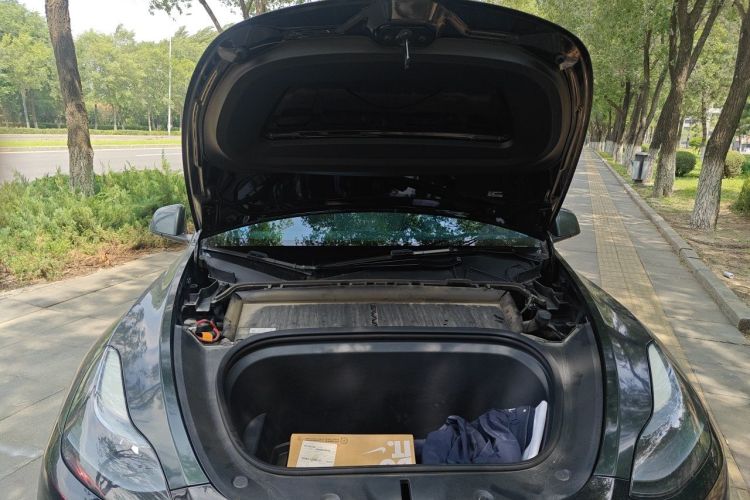 Tesla Model Y 2023 car image #22
