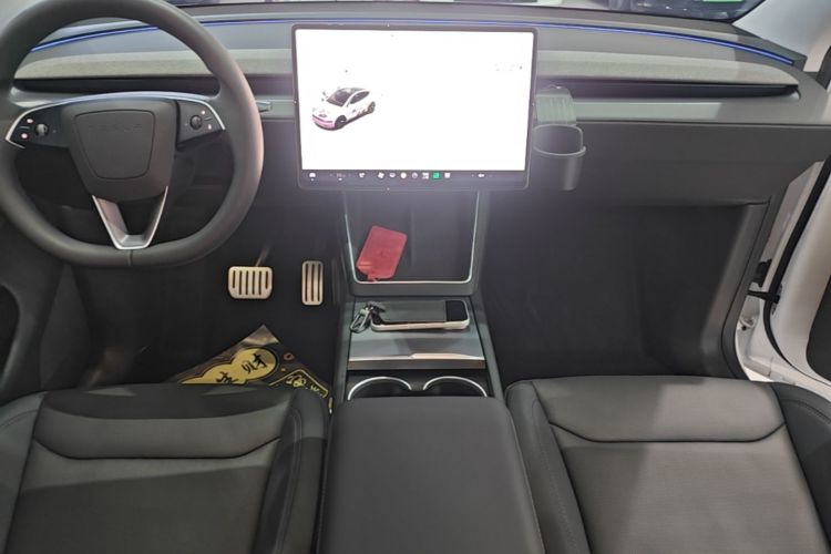 Tesla Model Y 2025 #13 Tesla Model Y 2025 car image #13