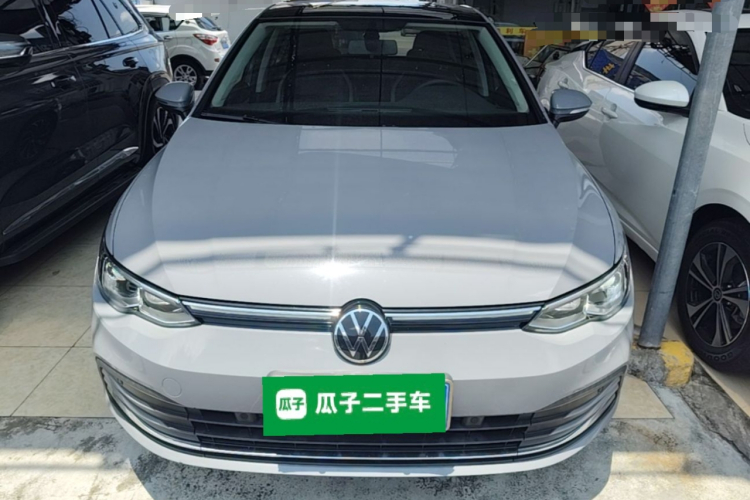 Volkswagen Golf 2021 car image #3