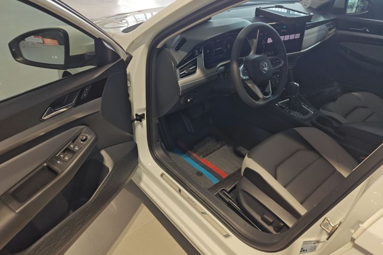 Volkswagen Bora 2025 car image #16