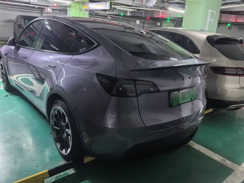 Tesla Model Y 2022 immagine di auto #3