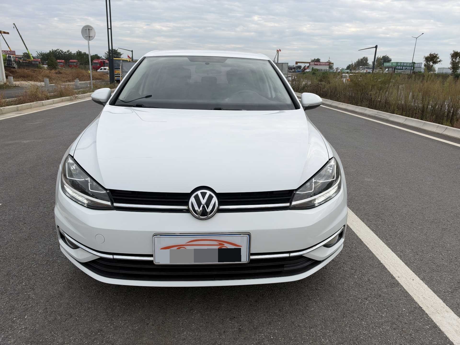 Volkswagen Golf 2018 car image #2