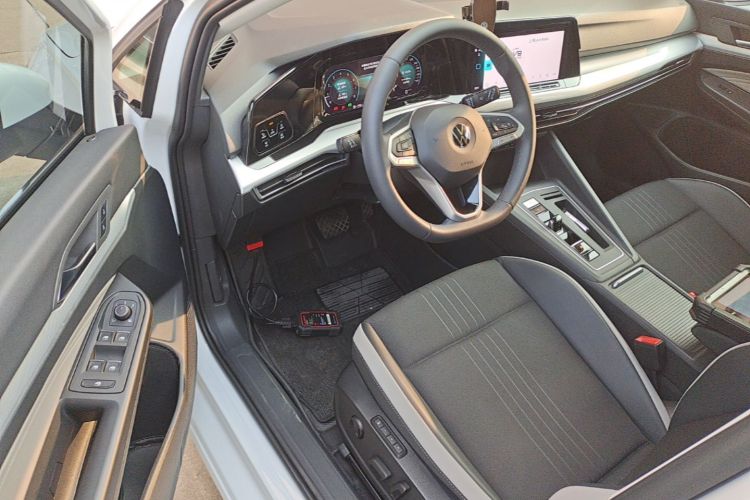 Volkswagen Golf 2024 صورة سيارة #16
